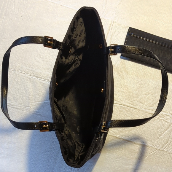 Michael Kors Black Monogram Tote and Wallet - Picture 5 of 11